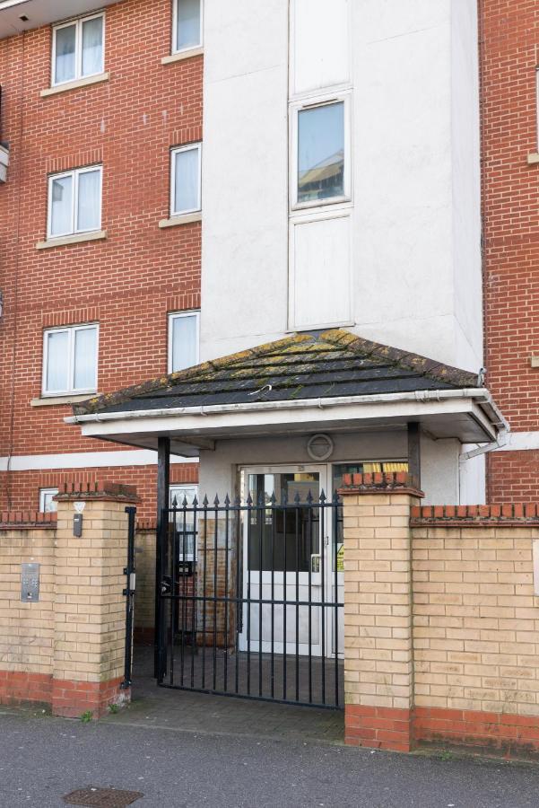 Suites By Rehoboth - Abbey Wood Station - London Zone 4 Exterior photo