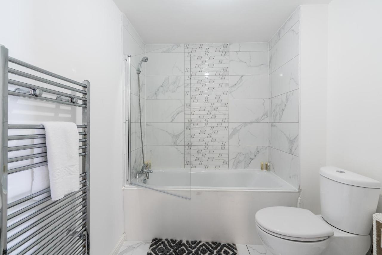 Suites By Rehoboth - Abbey Wood Station - London Zone 4 Exterior photo