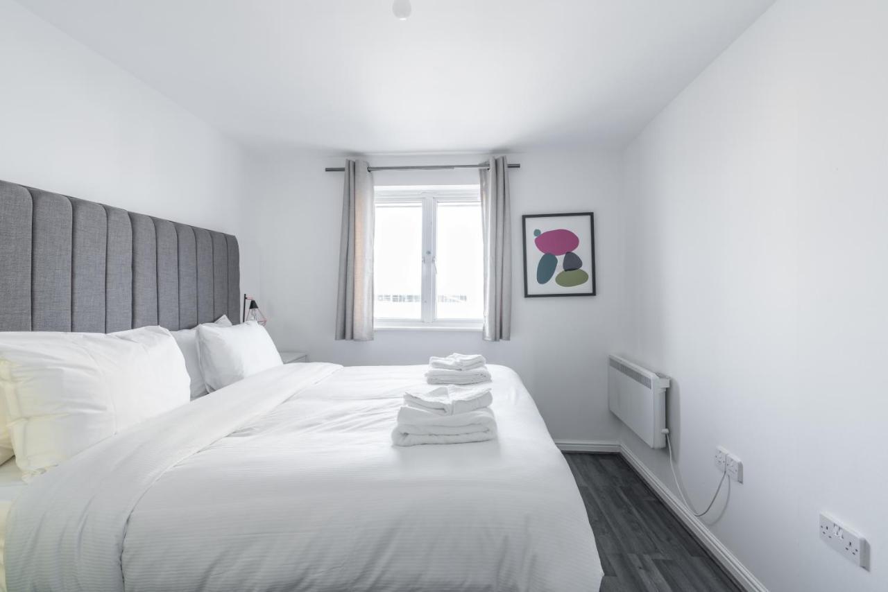 Suites By Rehoboth - Abbey Wood Station - London Zone 4 Exterior photo